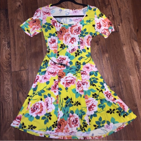 Monteau Dresses & Skirts - NWOT Cute floral dress WITHOUT belt